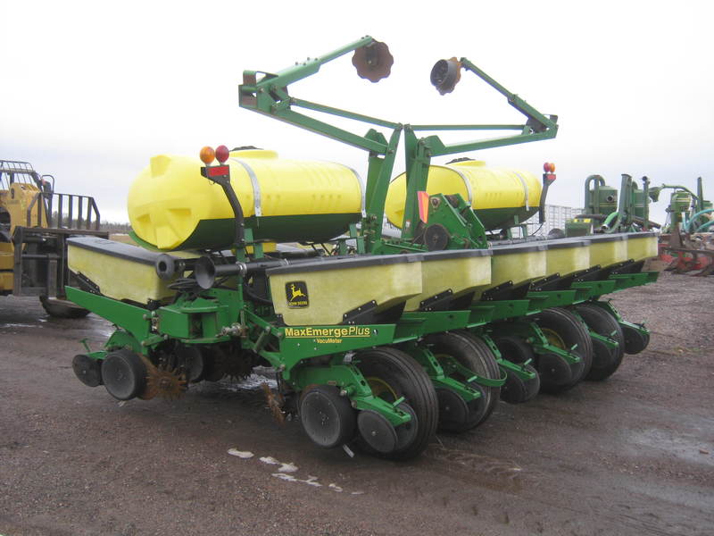 Planting Equipment  John Deere 1760 Planter  Photo